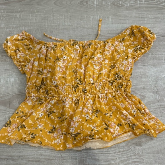 Floral Off-Shoulder Yellow Top size medium - Picture 4 of 4